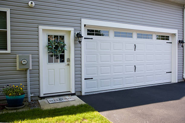 24/7 Emergency Garage Door Panel Replacement experts in North Seekonk, MA